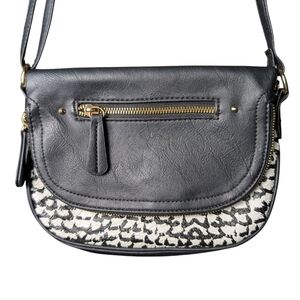 Like New Apt. 9 Black and White Crossbody Bag Hidden Front Zipper Pocket Flap